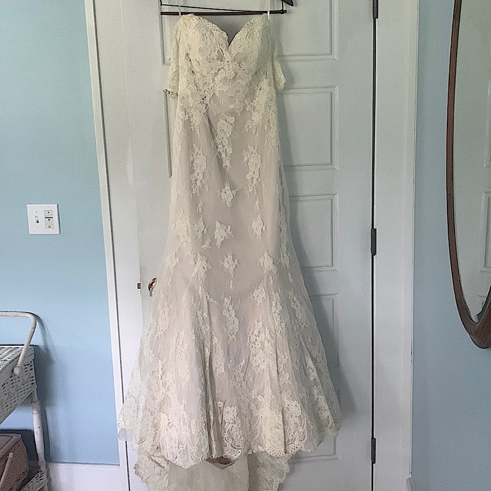 Marisa silk/lace wedding dress.Used! Photos show minimal stains on bottomlining